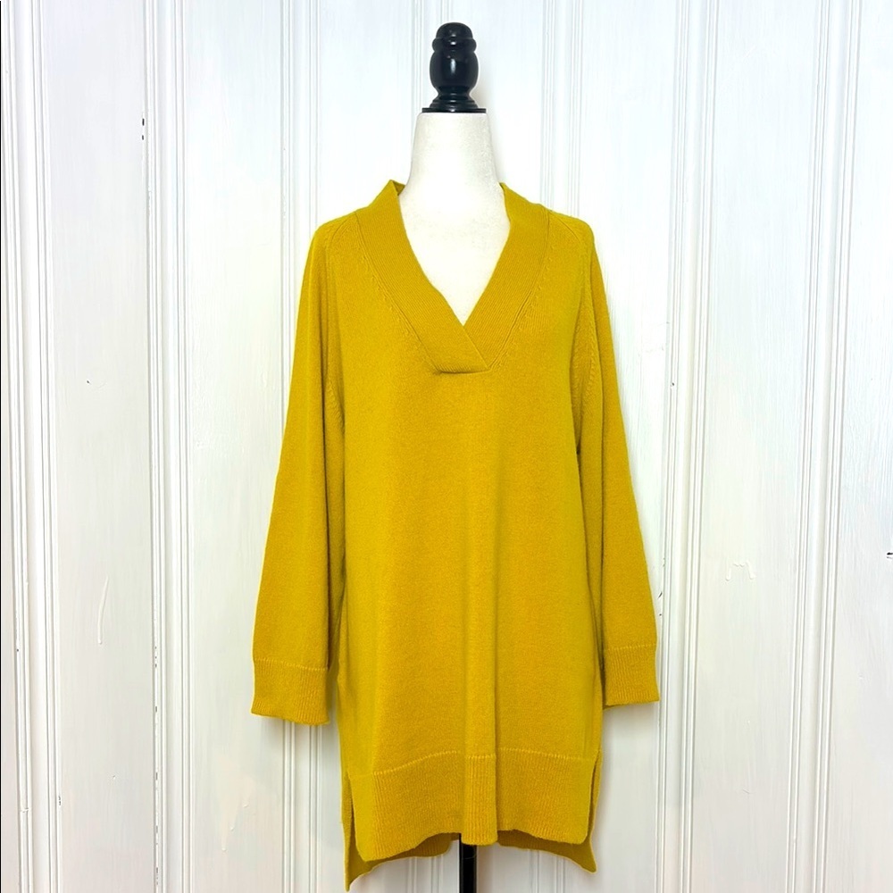 ANN TAYLOR Vibrant wool blend Yellow V-Neck Sweater/Tunic with 3/4 Sleeves